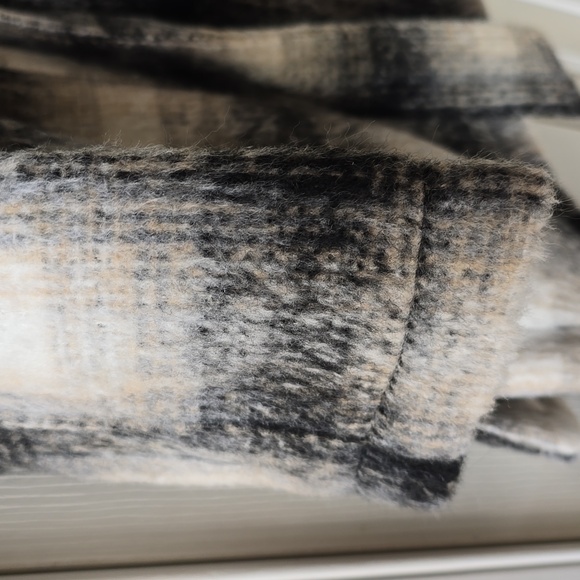 LIZ CLAIBORNE WOMEN'S BLACK, BEIGE AND WHITE COAT SIZE SMALL - Picture 7 of 16